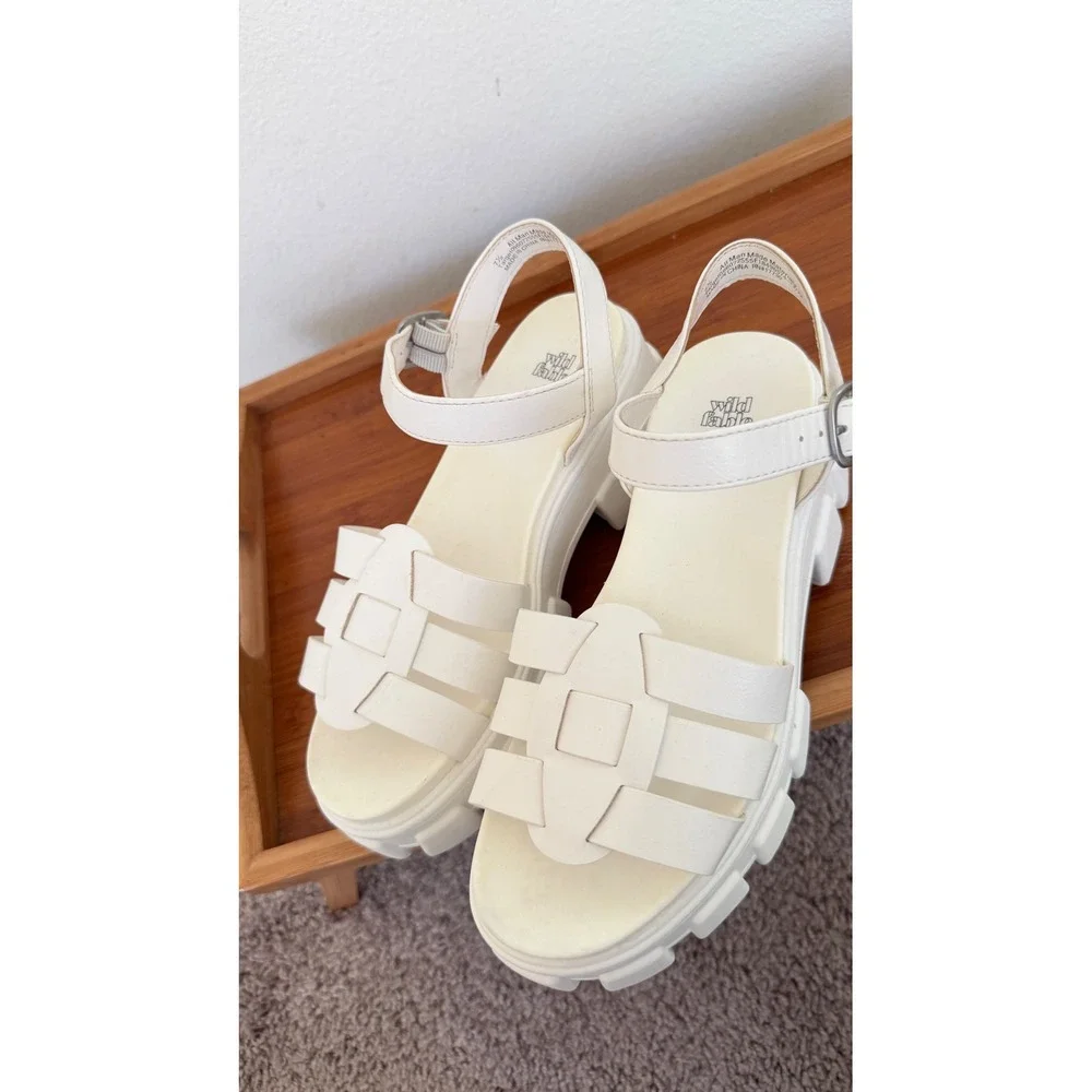 Wild Fable Womens White Chunky Lug Sole Platform Gladiator Sandals Size 7.5